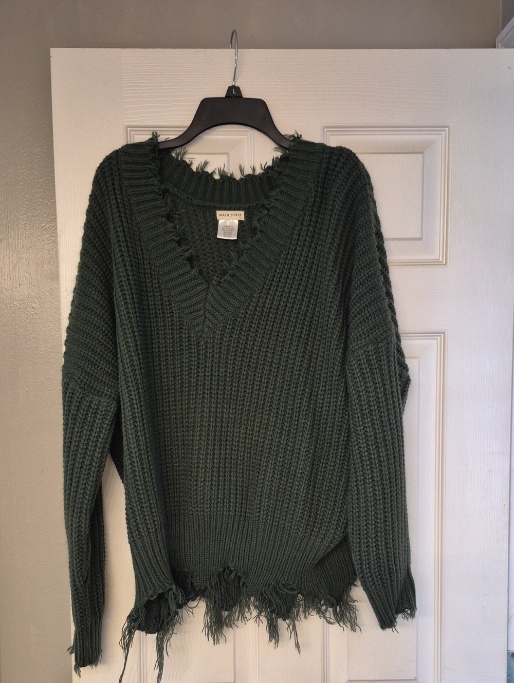Main Strip Distressed Deep Green V-Neck Chunky Sweater
